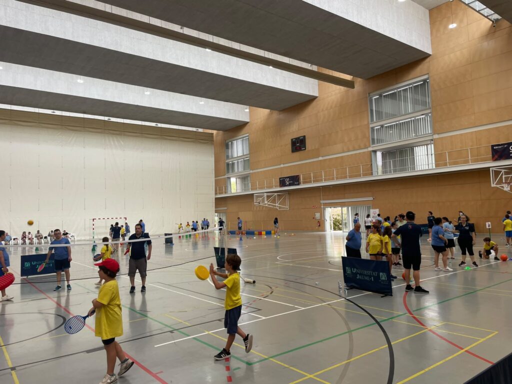 Síndrome de Down Castellón y la UJI impulsan la inclusión a través del deporte en las VIII Jornadas de Pruebas Motrices «¡Todo el mundo a moverse!» – foto 2