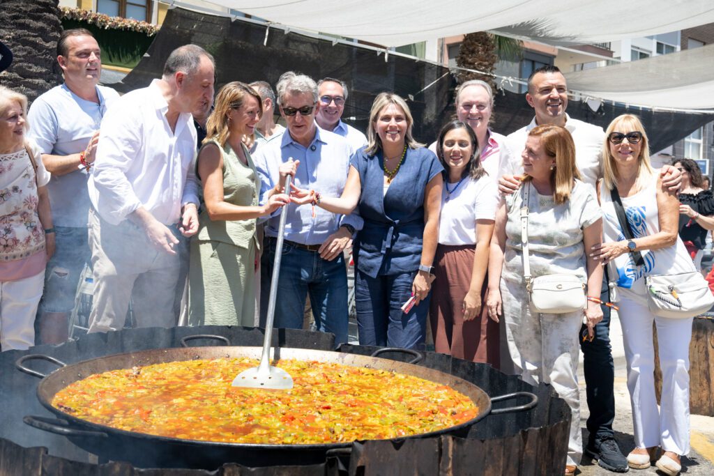 Marta Barrachina comparte con Feijóo tradición y hermandad en las paellas del Grao de Castellón