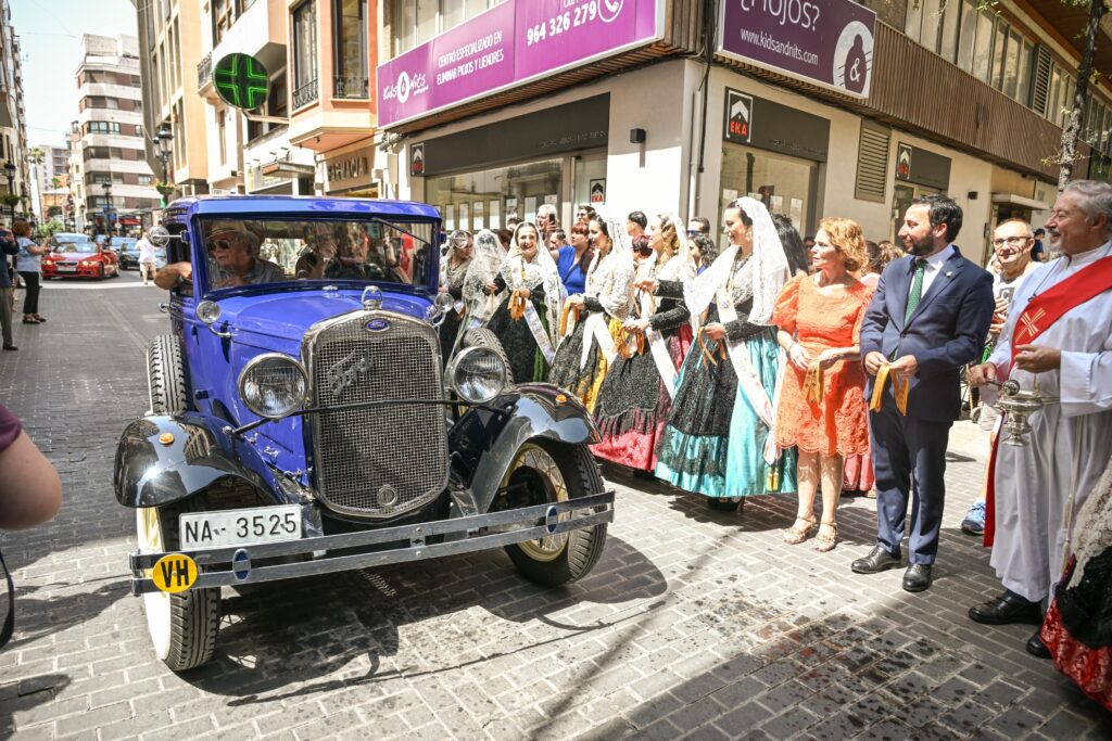 Castellón honra a su patrón Sant Cristòfol con la tradicional misa y la bendición de vehículos
