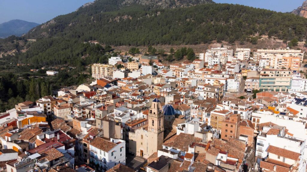 Montanejos mantiene vivo el verano con una amplia agenda cultural, deportiva y festiva