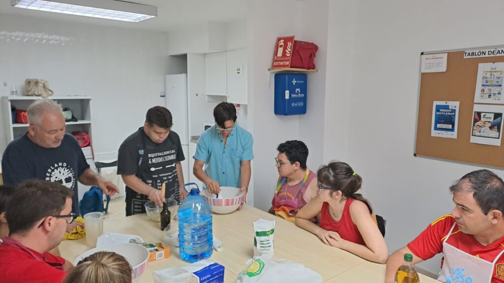 Aprender a vivir de forma independiente: catorce jóvenes ponen a prueba su autonomía este verano en Castellón – foto 3
