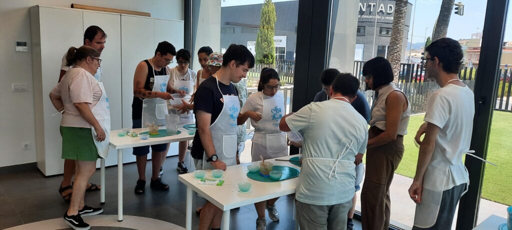 Aprender a vivir de forma independiente: catorce jóvenes ponen a prueba su autonomía este verano en Castellón – foto 1