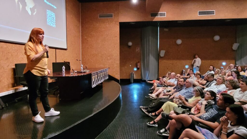 Lleno en las 5 conferencias sobre el eclipse