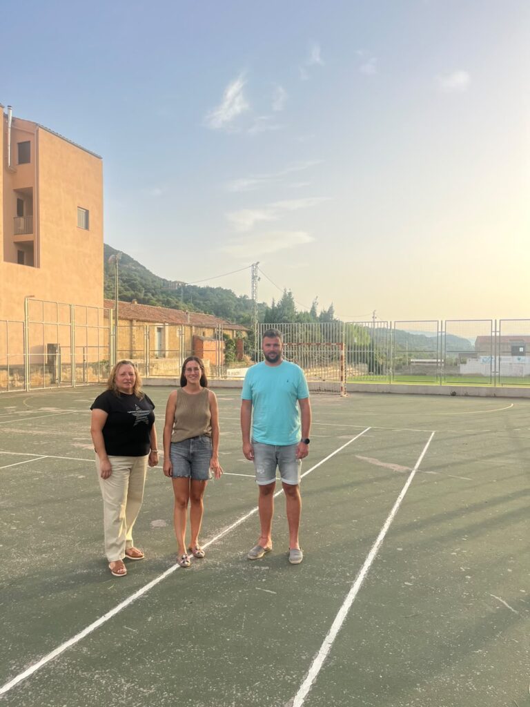 El PP de Benassal pide iluminar el campo de fútbol, modernizar la pista de fútbol sala y adaptarla al baloncesto con los 100.000 euros de Diputación