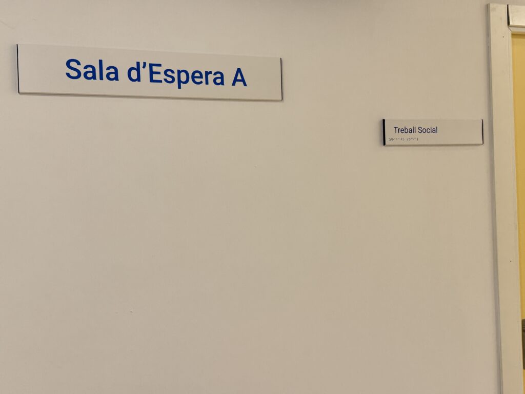 CSIF denuncia que el centro de salud Palleter de Castellón incumple la normativa al rotular sus instalaciones únicamente en valenciano tras las obras de reforma – foto 2