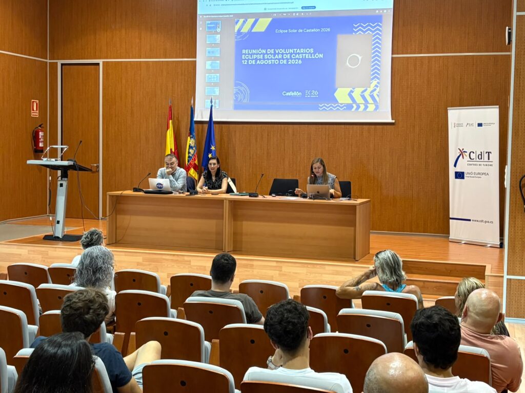 El Ayuntamiento de Castellón imparte una sesión de formación a los voluntarios que participarán en el dispositivo del eclipse total de sol de 2026