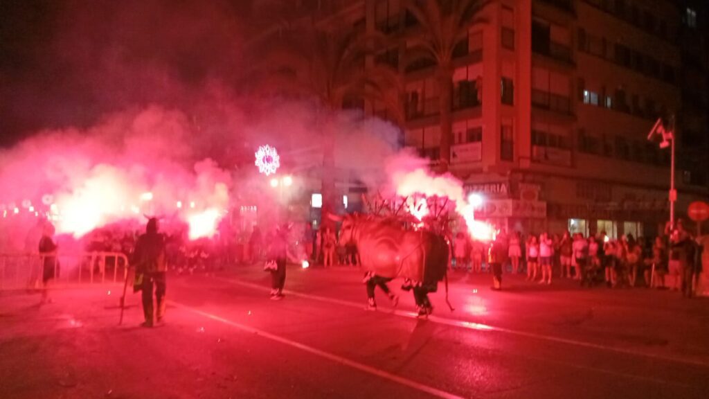 ‘Esclat de Foc’ de Dimonis de la Plana llena de fuego y magia las fiestas de Sant Pere