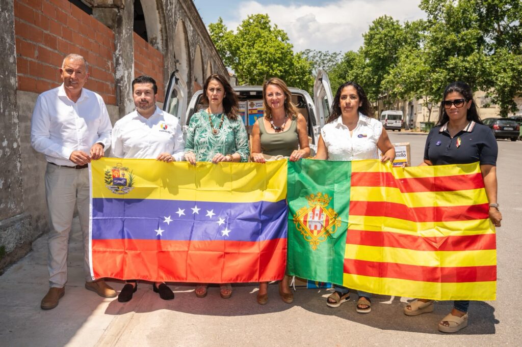 La alcaldesa  ha comprobado in situ, en las instalaciones de Tetuán XIV, la salida del último envío del cargamento solidario con destino a Venezuela