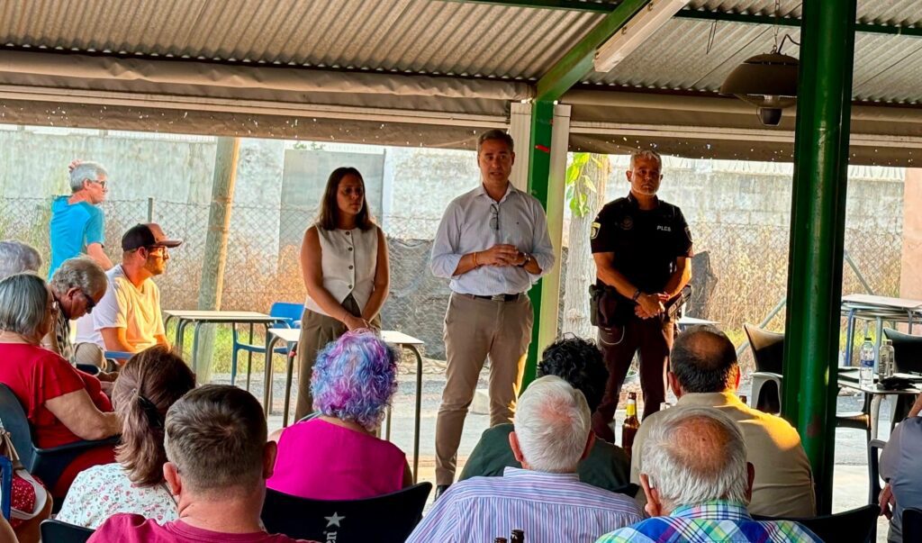 La Policía Local refuerza la prevención frente a la ocupación ilegal con una charla informativa para los vecinos de la Marjalería