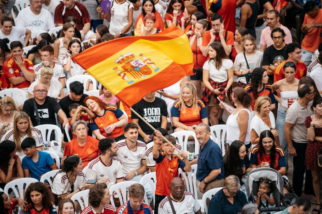 La Plaza Mayor se llena para disfrutar de la semifinal del Mundial entre España y Francia