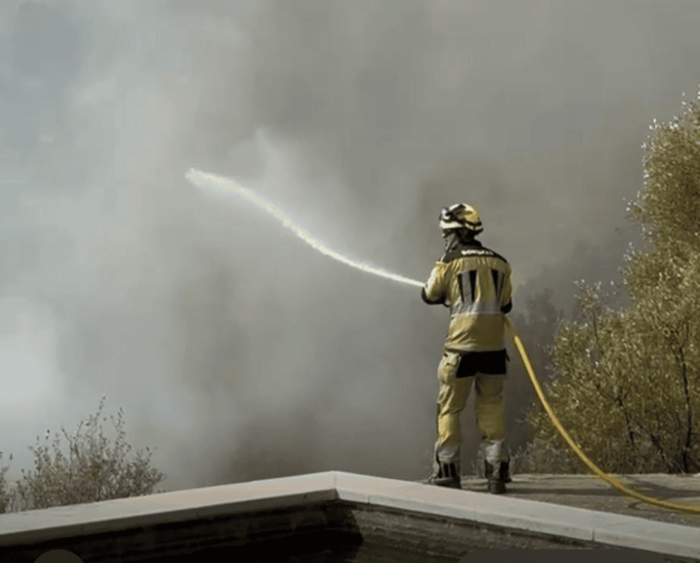 Los Bomberos del Ayuntamiento de Castellón se relevan para seguir colaborando en la extinción del incendio forestal de la Vall d’Uixó
