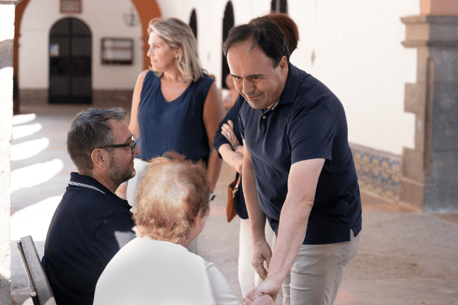 Pérez Llorca se desplaza al seminario de Segorbe donde la Generalitat ha habilitado un punto de atención a los desalojados por el incendio de La Vall d’Uixó