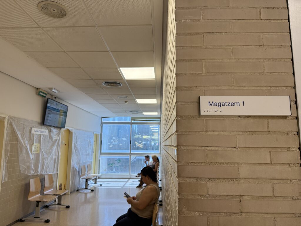 CSIF denuncia que el centro de salud Palleter de Castellón incumple la normativa al rotular sus instalaciones únicamente en valenciano tras las obras de reforma – foto 3