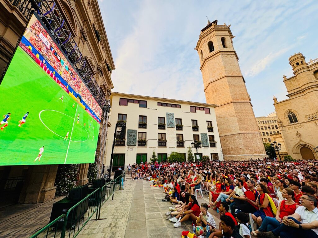 Dos pantallas gigantes para ver la final del Mundial entre España y Argentina