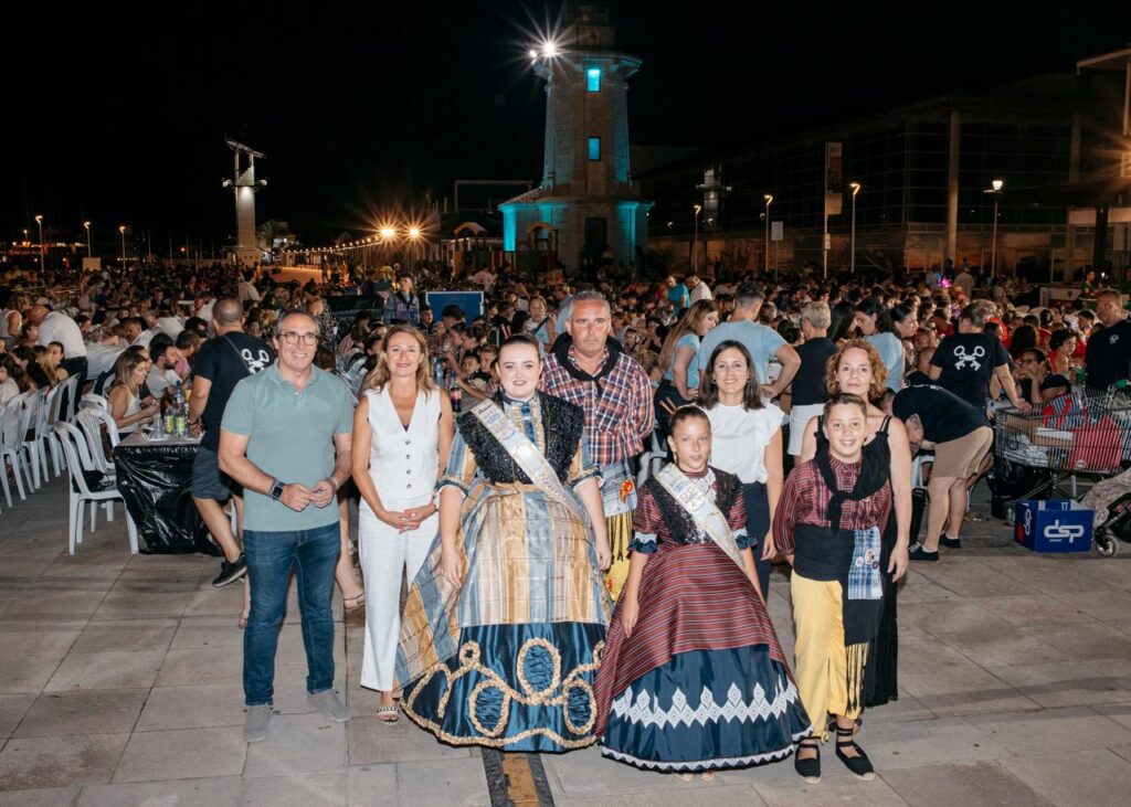 El ‘sopar de pa i porta’ reúne más de 3.500 personas en el ecuador de las fiestas de Sant Pere 2026