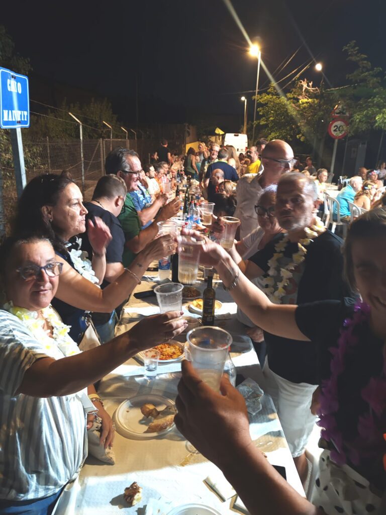 «Tardeo» festivo en la AAVV de Los Ángeles con motivo de sus fiestas – foto 33