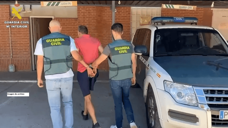 La Guardia Civil ha detenido a una persona por un delito de robo con fuerza en un establecimiento de Benicàssim