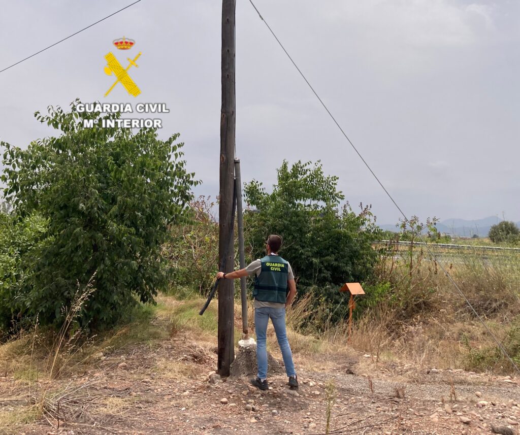 La Guardia Civil ha esclarecido el hurto continuado de cableado de telecomunicaciones y los daños de una red de fibra óptica en Onda