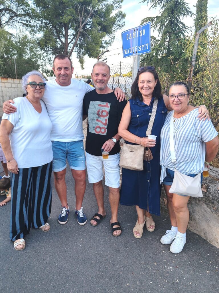 «Tardeo» festivo en la AAVV de Los Ángeles con motivo de sus fiestas – foto 1