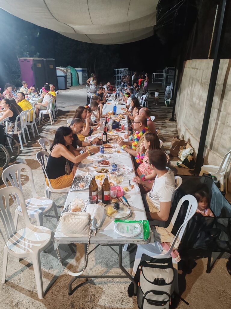 «Tardeo» festivo en la AAVV de Los Ángeles con motivo de sus fiestas – foto 13