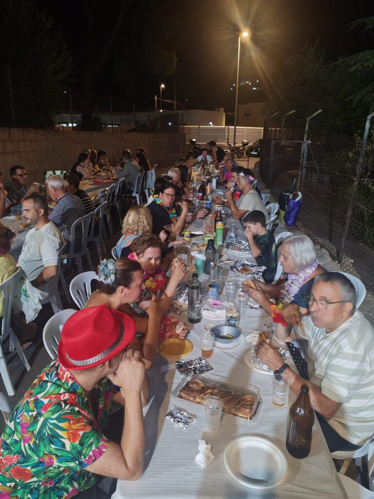 «Tardeo» festivo en la AAVV de Los Ángeles con motivo de sus fiestas – foto 14