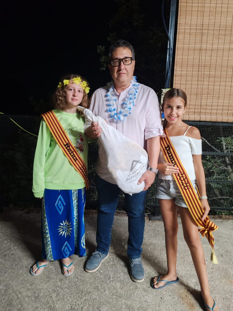 «Tardeo» festivo en la AAVV de Los Ángeles con motivo de sus fiestas – foto 34