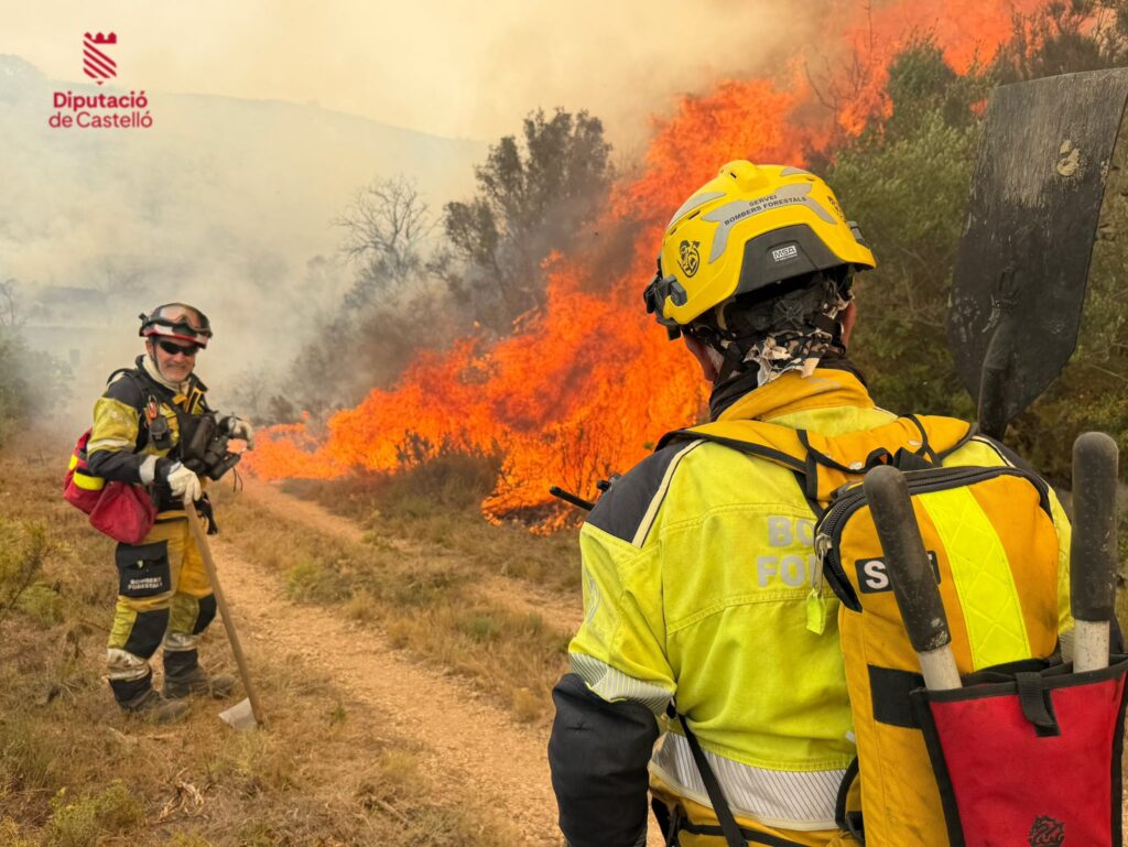 Tírig centra los esfuerzos de la extinción de los incendios