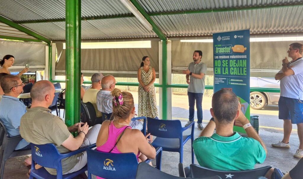 El gobierno de Castellón facilita la correcta gestión de residuos voluminosos acercando hasta la Marjalería la campaña ‘No seas trasto’