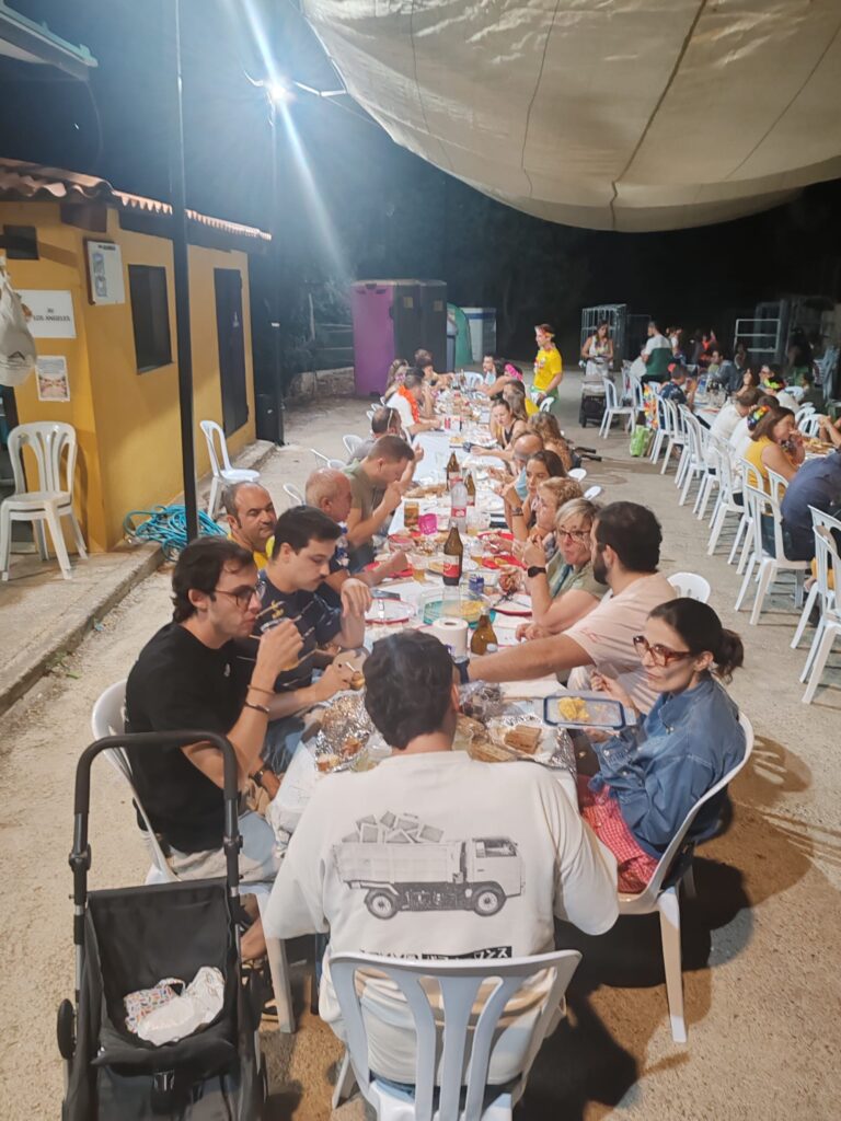 «Tardeo» festivo en la AAVV de Los Ángeles con motivo de sus fiestas – foto 12