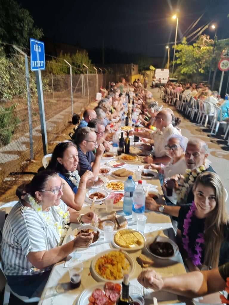 «Tardeo» festivo en la AAVV de Los Ángeles con motivo de sus fiestas – foto 11