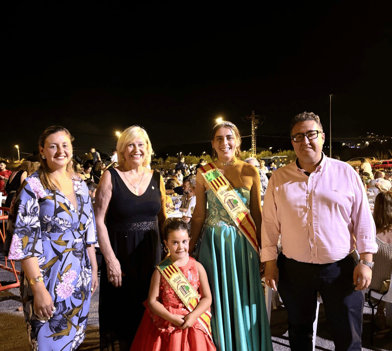 El concejal de Participación Ciudadana y Barrios, Paco Cabañero, ha ejercido como mantenedor en el acto de presentación de las reinas y damas de las fiestas del Grupo San Agustín y San Marcos
