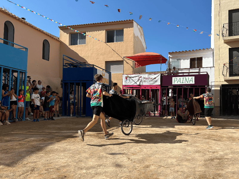 La Diputación de Castellón lleva los Encierros Infantiles a ocho municipios de la provincia para acercar la cultura taurina a los más pequeños