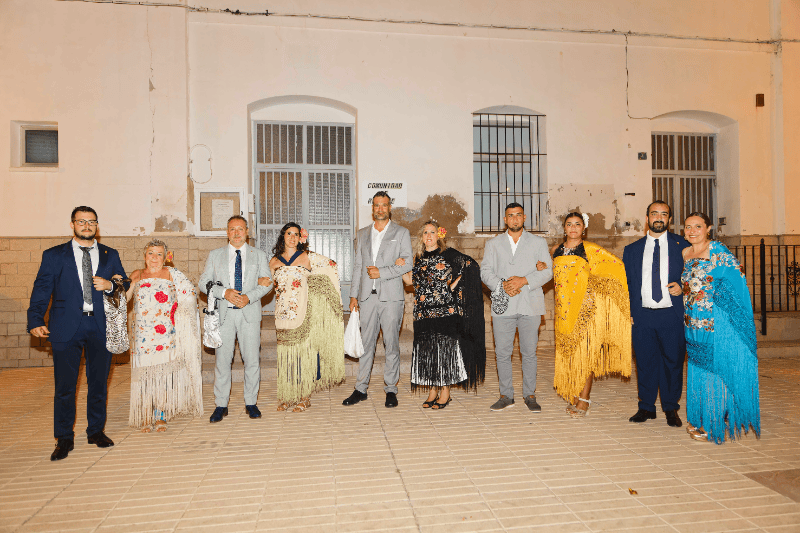 Castellnovo se vuelca con la procesión del Cristo y la tradicional Verbena del Mantón