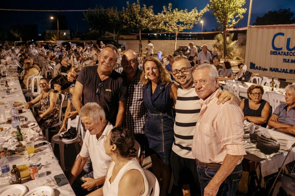 350 vecinos se reúnen en la cena de las fiestas de la Marjalería