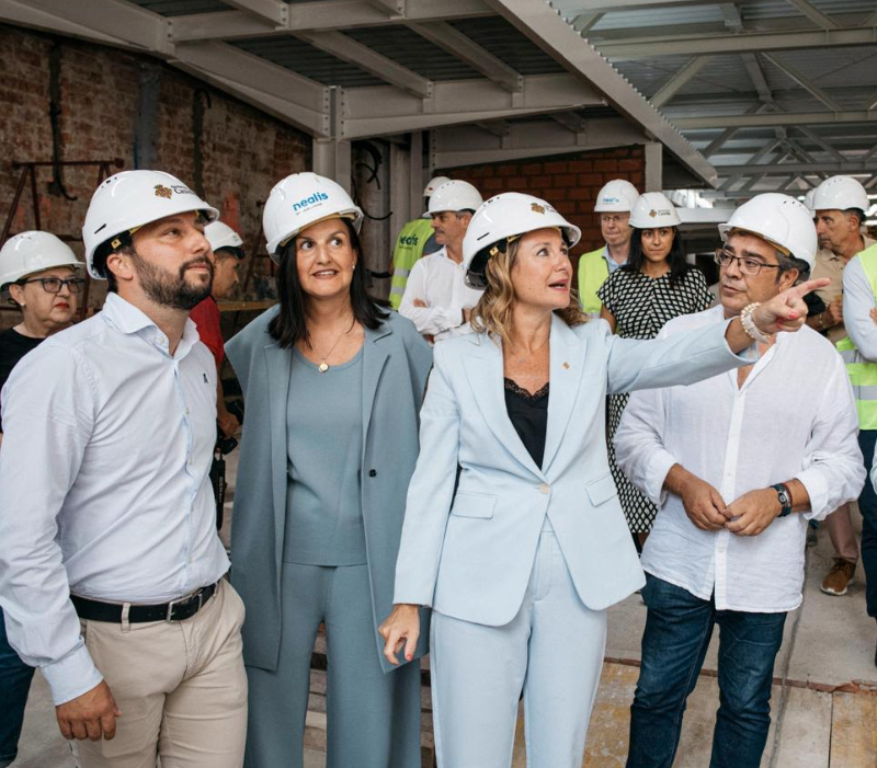 Las autoridades municipales visitan las obras del Mercat Central