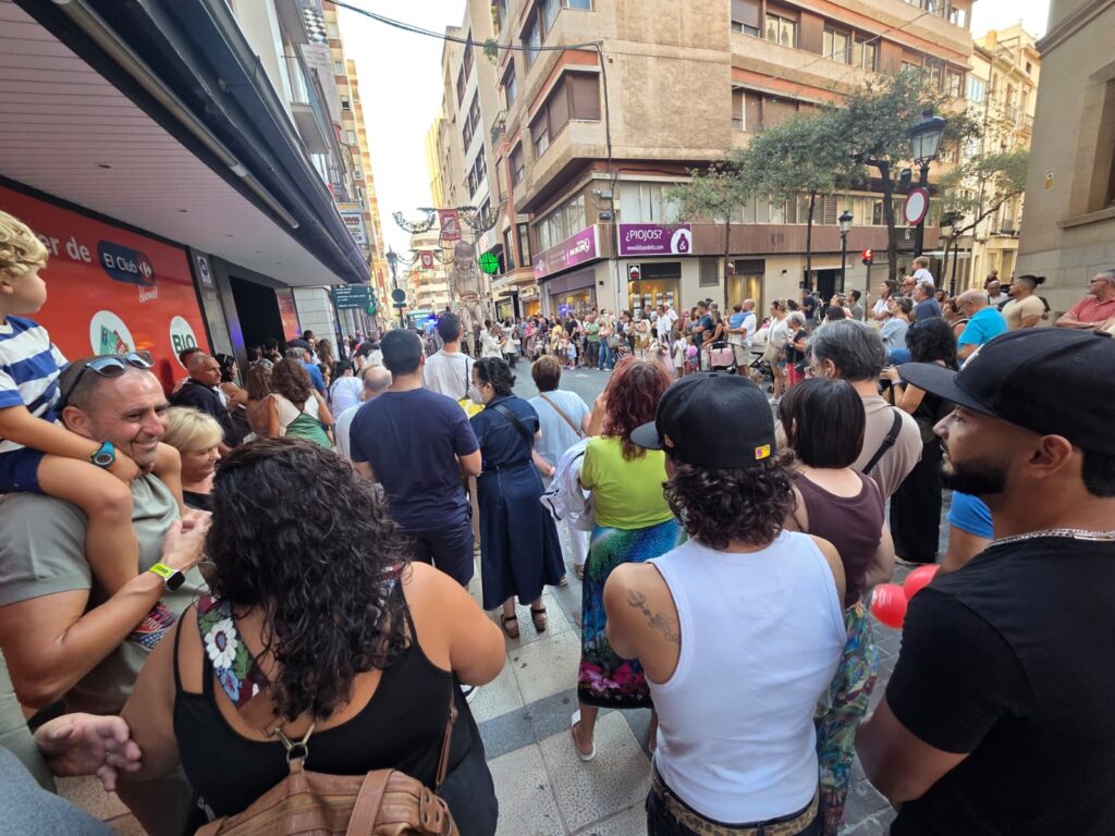 El POT arranca con una maratón de circo, danza y clowns por las calles de Castellón – foto 2