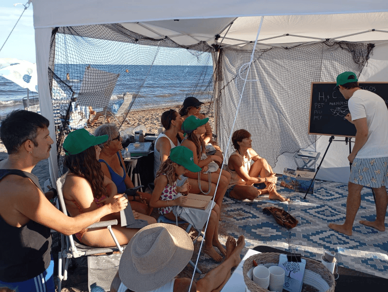La campaña medioambiental del ayuntamiento retira 58 kilos de residuos, 2.700 colillas y cerca de 2.900 microplásticos de las playas de Castellón