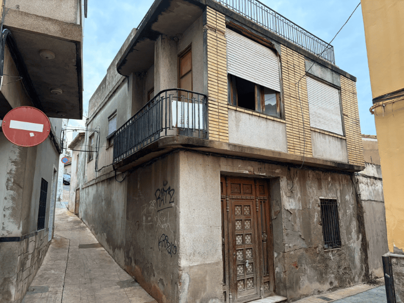 La Llosa ampliará el acceso al centro con el derribo de una vivienda en la calle Mayor