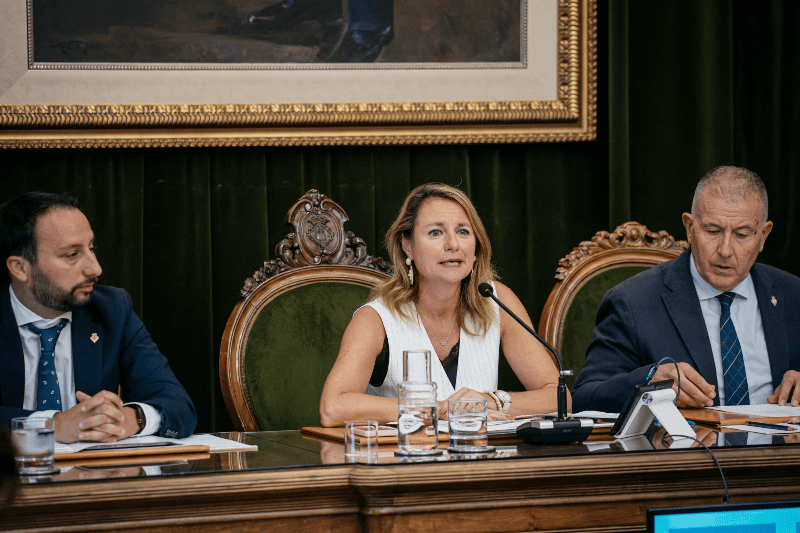El PSOE acusa a Begoña Carrasco de dar la espalda a las personas mayores al vetar un plan municipal para reforzar su protección frente a las olas de calor