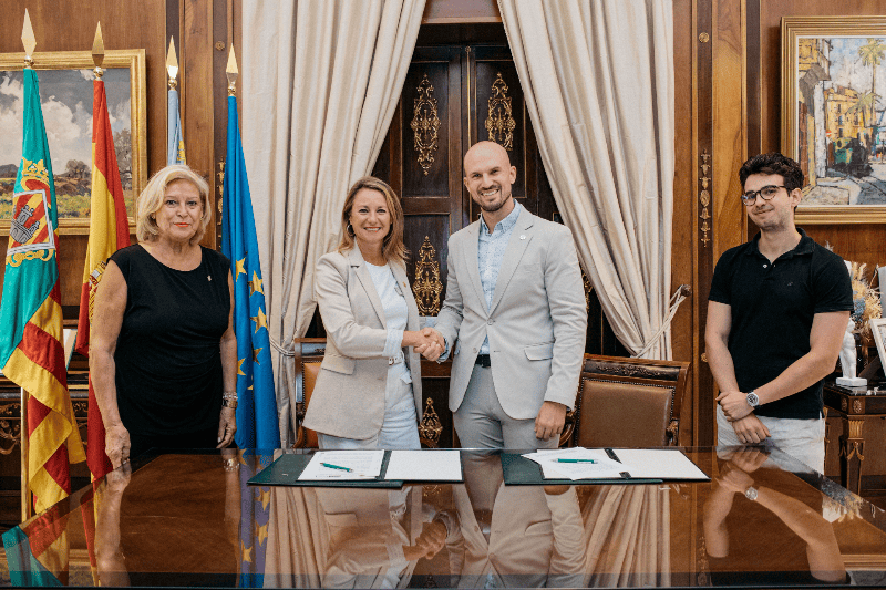 Ayuntamiento y UNED firman un convenio para la formación de mayores de 55 años en la ciudad de Castellón durante el curso 26/27