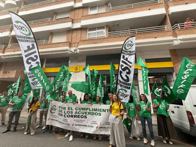 CSIF se concentra en Castellón para exigir a Correos más empleo, jornadas completas y mejores condiciones laborales