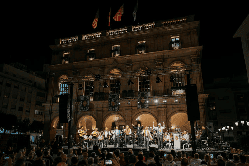La Banda Municipal pone música a los 775 años de Castellón en un emotivo concierto en la Plaza Mayor