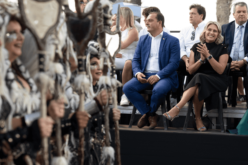Majestuoso desfile de escuadras moras y cristianas en Peñíscola