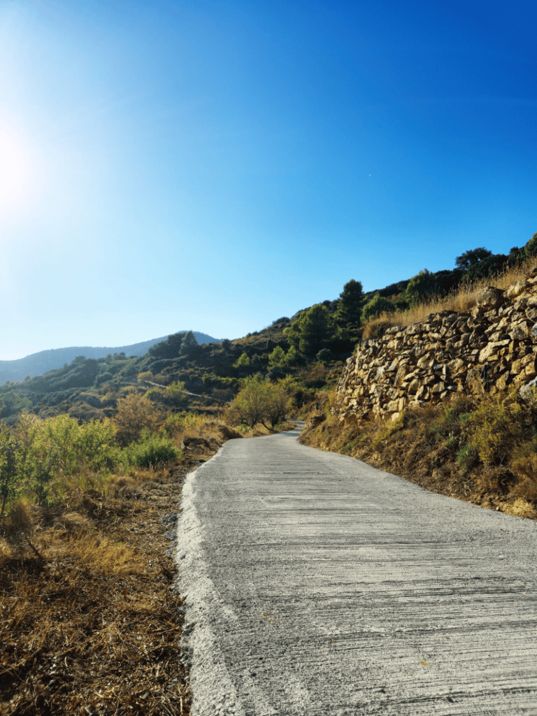 La Serratella mejora más de un kilómetro de caminos rurales para facilitar el acceso a explotaciones agrarias y masías