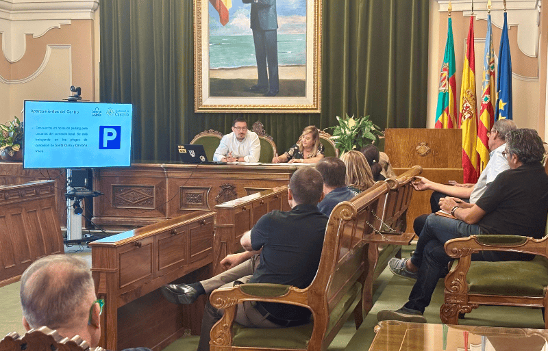 El Ayuntamiento trabaja para poder ofrecer hasta 100.000 horas de parking gratuito a los clientes del comercio local