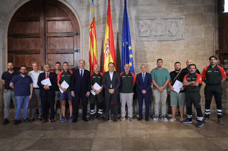 Pérez Llorca anuncia un acuerdo con los bomberos forestales por valor de 15,4 millones de euros para mejorar su salario y reforzar la plantilla