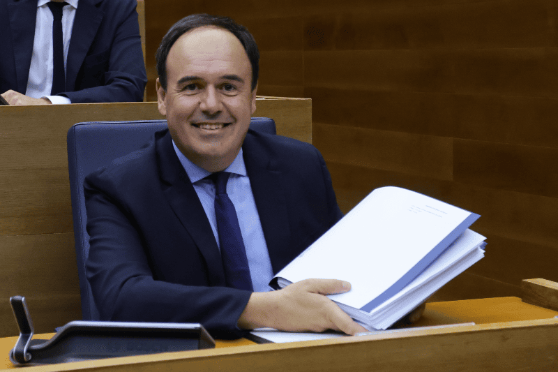 Pérez Llorca presenta en Les Corts su plan de futuro para la Comunitat Valenciana
