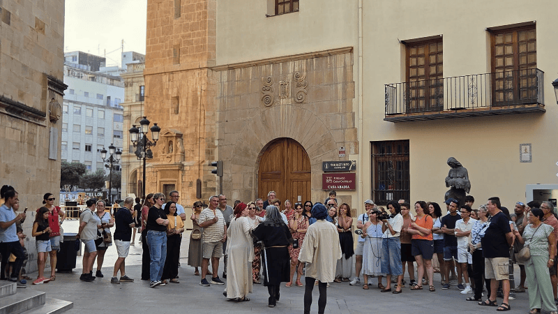 Éxito de la primera visita teatralizada del 775 aniversario de Castellón, que completa todas sus plazas