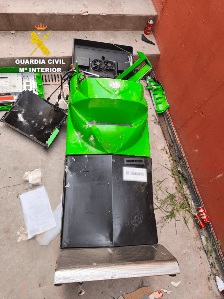 La Guardia Civil ha detenido a un hombre por el robo en un bar de la localidad de Nules