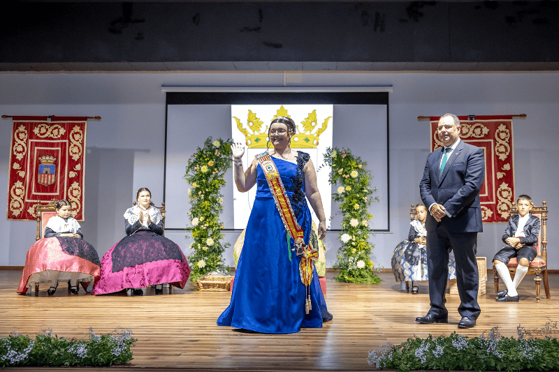 Claudia Fas Corma, proclamada reina de las fiestas de La Llosa